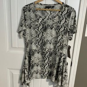 NINA LEONARD Tunic Shark Bite Short Sleeve SNAKE PRINT XL